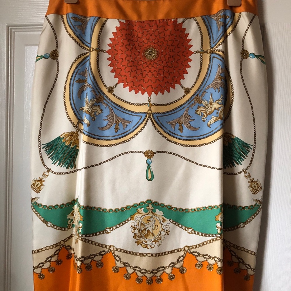 Hilfiger!!! BRAND NEW!! Ivory Printed Satin Midi Skirt with Orange Trim.Size 6
